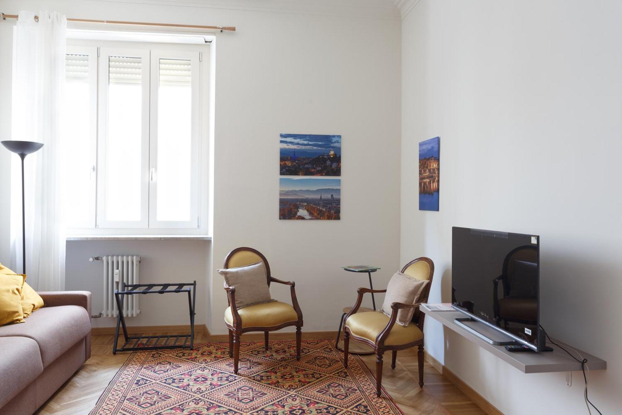 Renovated 3 Bedroom Apartment In The City Center Турин Экстерьер фото